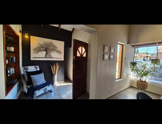 3 BEDROOM HOUSE FOR SALE IN CLUBVIEW